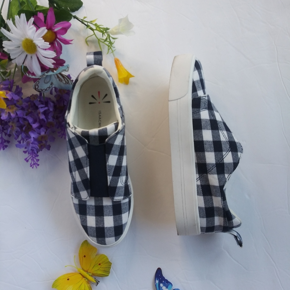 Isaac Mizrahi slip on sneakers